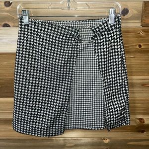 NWT Angie houndstooth skirt